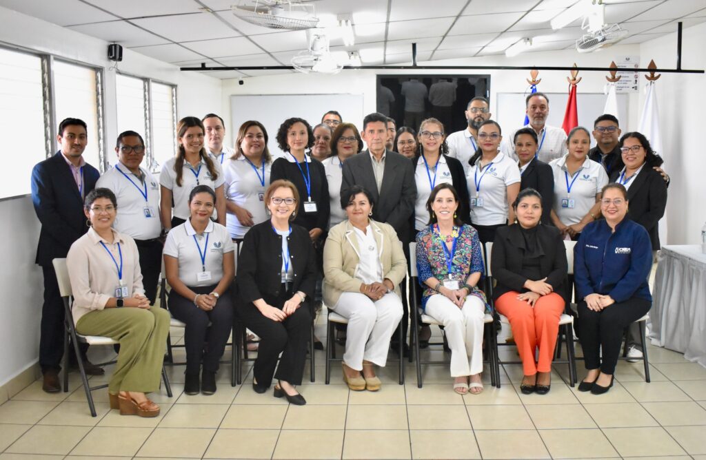 Sesión de cierre de la visita de Evaluación Externa